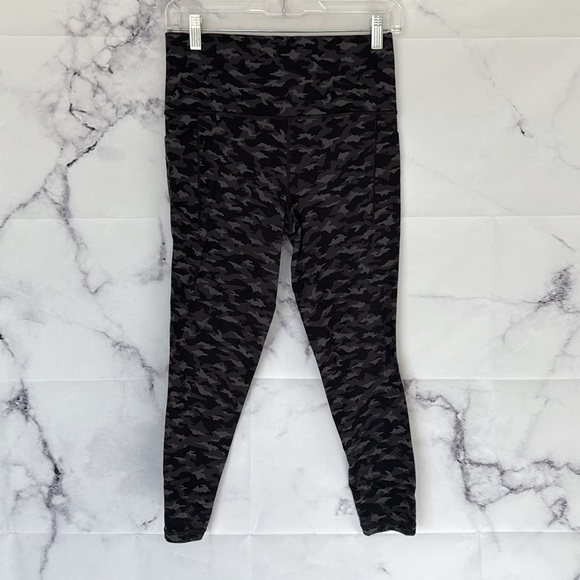 ATHLETA Salutation Stash Pocket Printed 7/8 Tights Leggings Size Medium - Picture 4 of 13